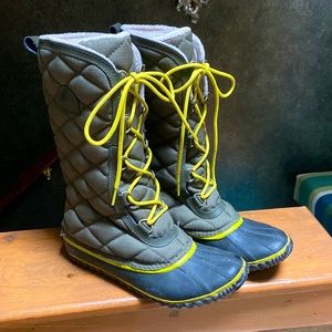 Sorel Out N About Tall Lace Up Winter Snow Boots Green Size 9.5 Waterproof